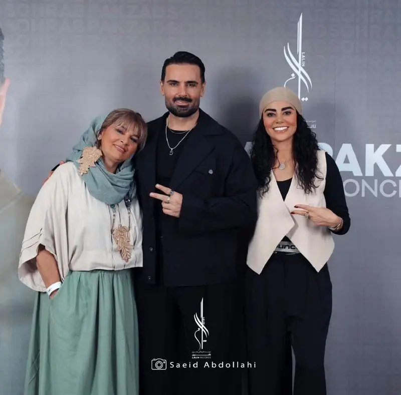 عکس در زمان|عکس خانوادگی سهراب پاکزاد در کنار مادر و خواهرش عکس در زمان|عکس خانوادگی سهراب پاکزاد در کنار مادر و خواهرش