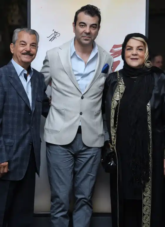 عکس در زمان|حضور بهزاد خلج همراه با پدر و مادرش در اکران خصوصی فیلم «مجنون» عکس در زمان|حضور بهزاد خلج همراه با پدر و مادرش در اکران خصوصی فیلم «مجنون»