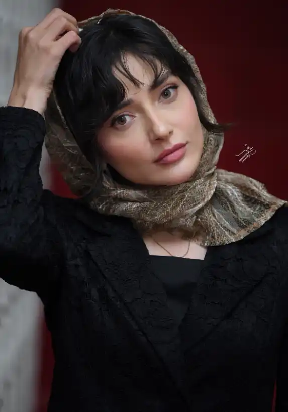 عکس در زمان|چهره دیدنی نورا محقق در اکران عمومی فیلم سینمایی مجنون