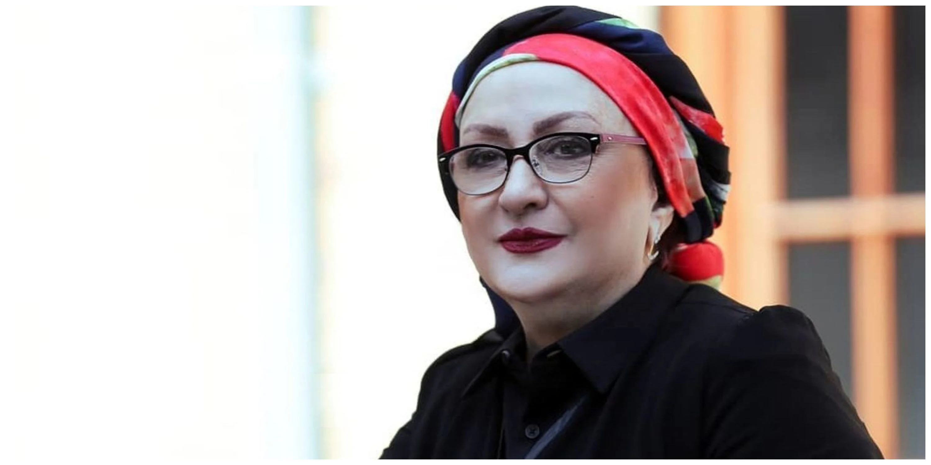 d8a7d985db8cd8b1d8acd984d8a7d984db8c2b28229 تصویر روز | تیپ متفاوت بازیگر خانه به دوش در یک کنسرت