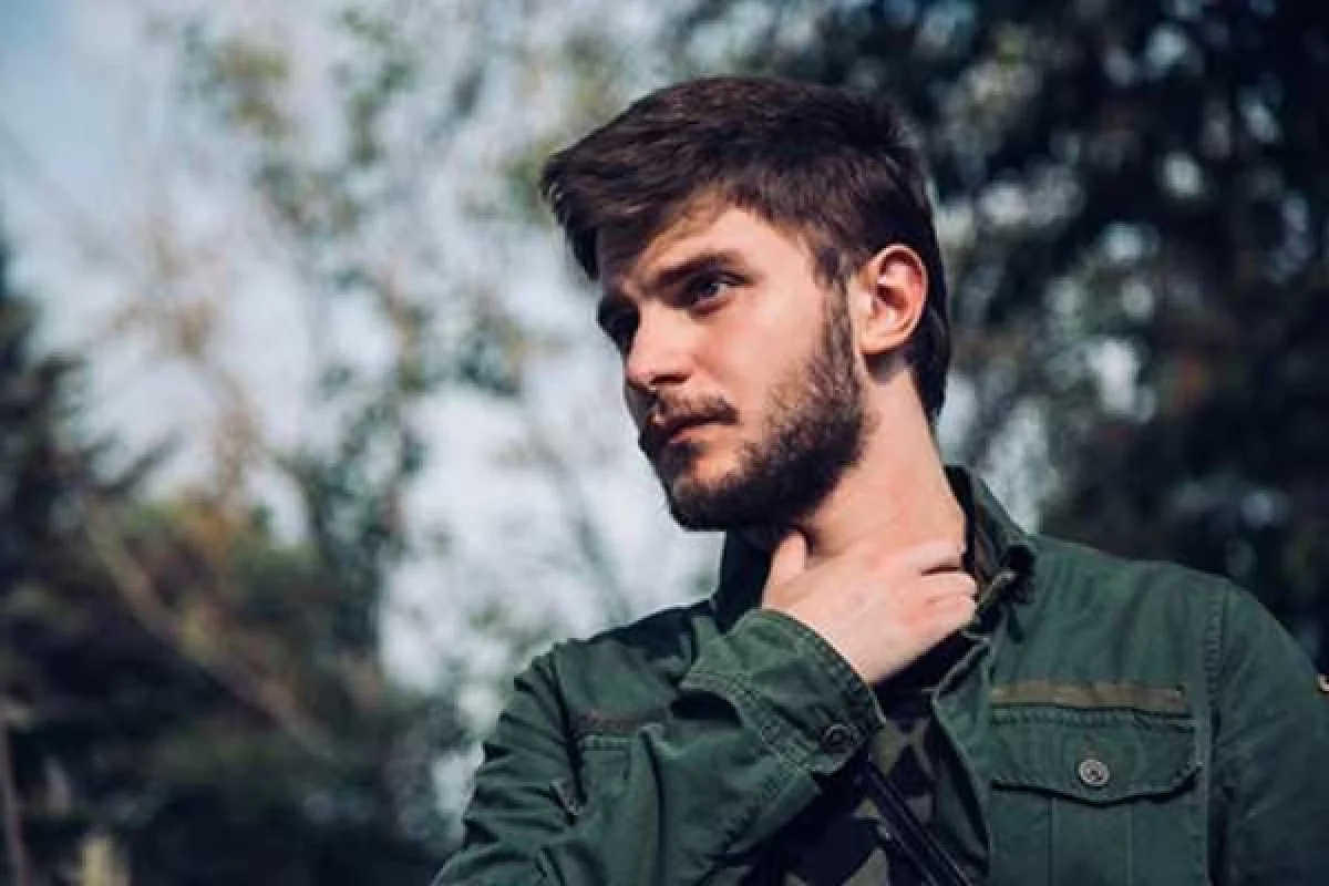 عکس در زمان|سلفی صمیمی پژمان بازغی و دارا حیایی در گریم پدر و پسری عکس در زمان|سلفی صمیمی پژمان بازغی و دارا حیایی در گریم پدر و پسری