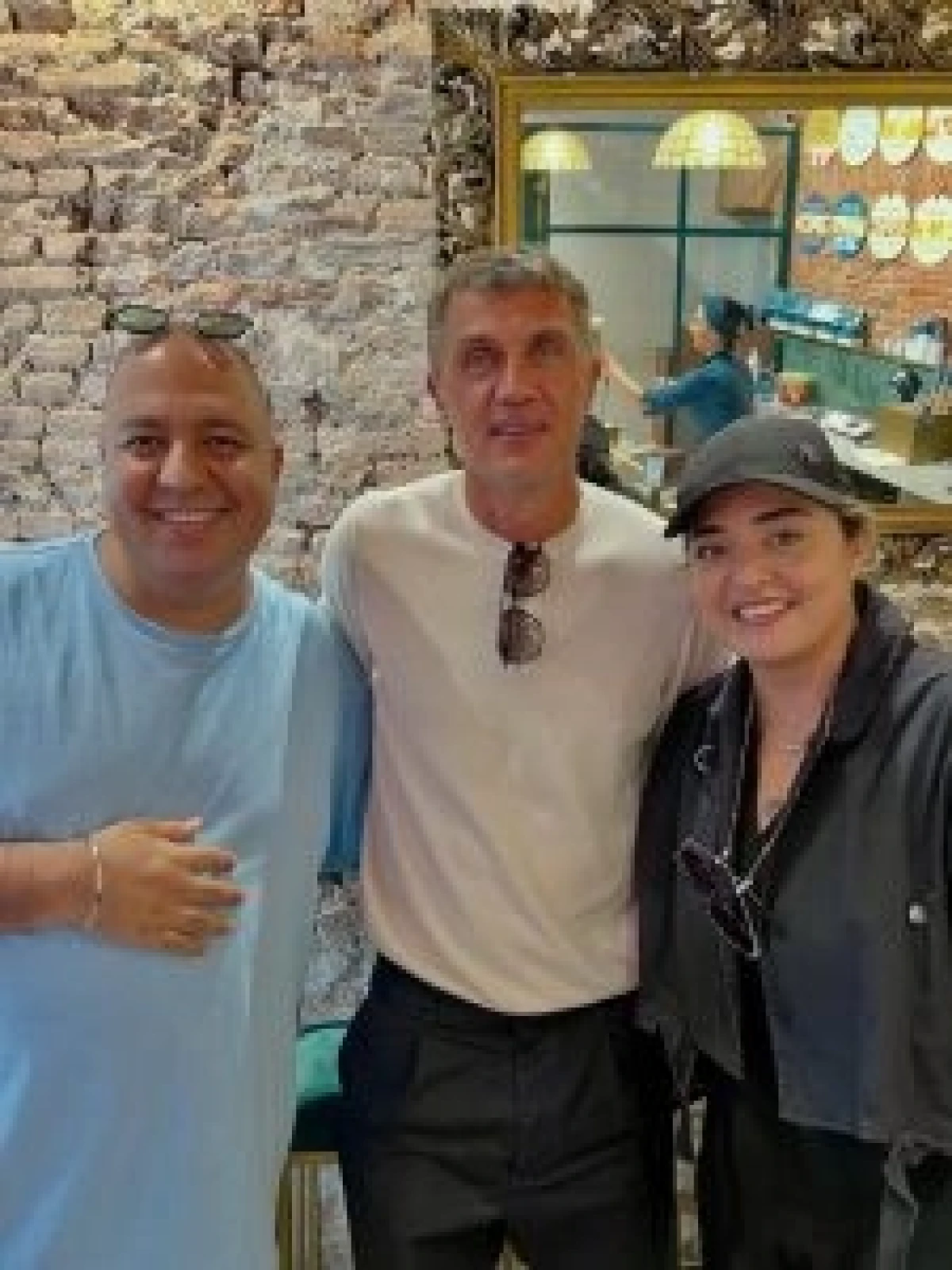 عکس در زمان| دیدار صمیمی علی اوجی و نرگس محمدی با پائولو مالدینی در ایتالیا عکس در زمان| دیدار صمیمی علی اوجی و نرگس محمدی با پائولو مالدینی در ایتالیا