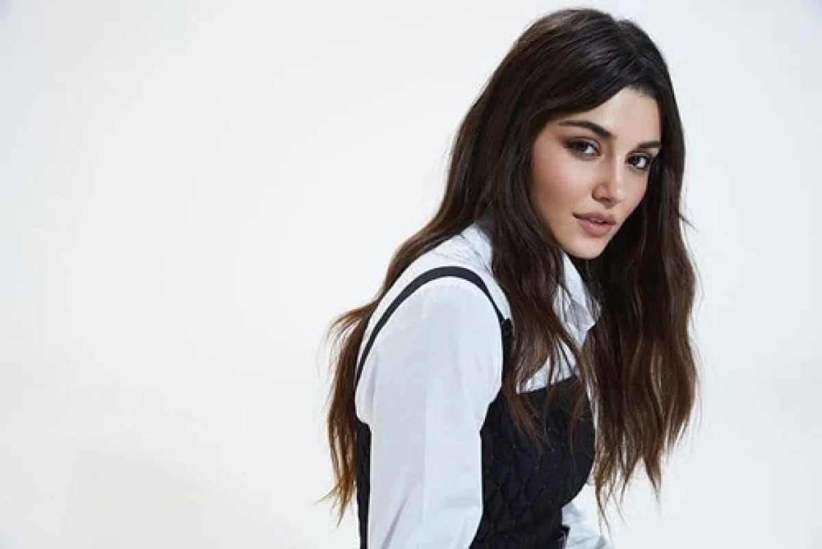 تصویر روز | تیپ متفاوت هانده ارچل در کنار دریا جلبتوجه کرد تصویر روز | تیپ متفاوت هانده ارچل در کنار دریا جلبتوجه کرد