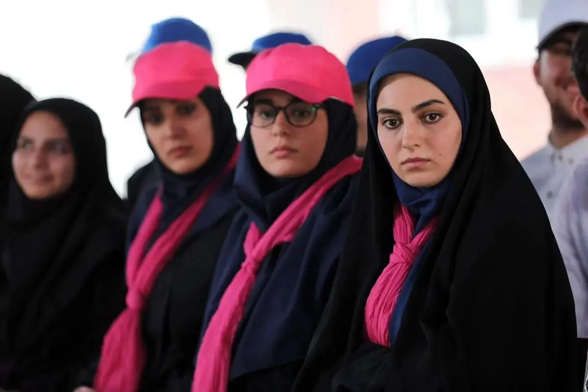 سفر زمان | تیپ متفاوت بازیگر «بچه مهندس» در استانبول