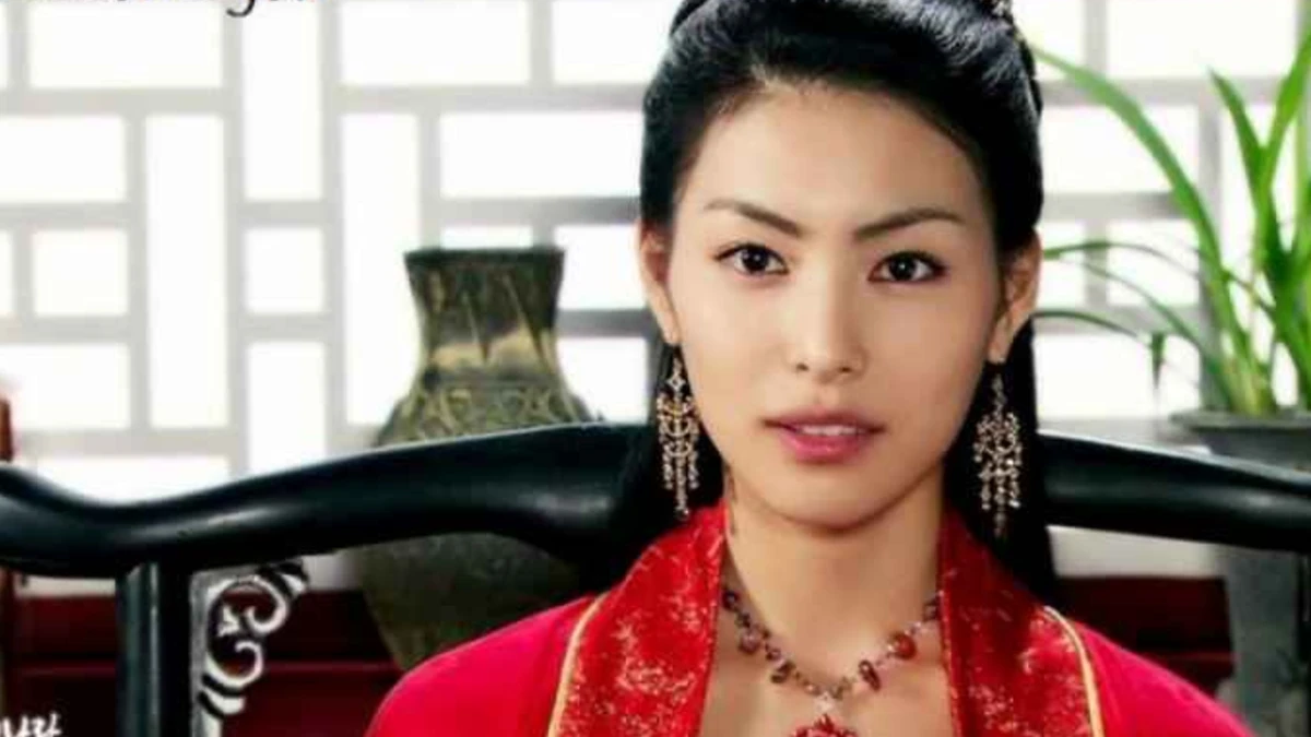 عکس در زمان|تغییر چهره بانو جیلی در ۴۲ سالگی عکس در زمان|تغییر چهره بانو جیلی در ۴۲ سالگی