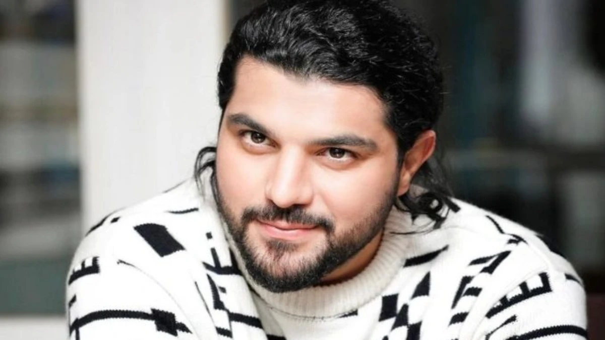 عکس در زمان|سینا مهراد در نقش تازه‌ای؛ وقتی جلوی دوربین نیست، دست به قابلمه می‌شود!