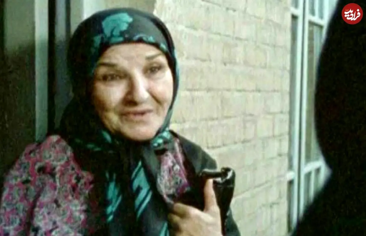 عکس| سفر در زمان؛ «ماهچهره خلیلی» در حال بوسیدن مادربزرگ اش «پروین سلیمانی»؛ دهه 80 عکس| سفر در زمان؛ «ماهچهره خلیلی» در حال بوسیدن مادربزرگ اش «پروین سلیمانی»؛ دهه 80