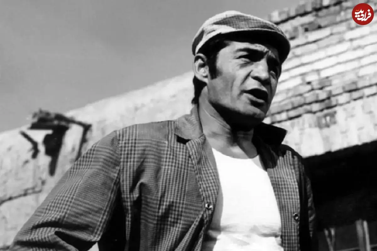 عکس| سفر در زمان؛ «بیک ایمانوردی» در حال تمرین بدنسازی در خانه؛ دهه 40