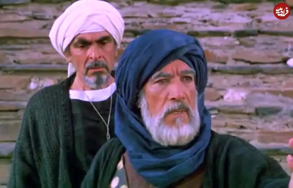 عکس| سفر در زمان؛ بازیگر نقش «حمزه» در پشت صحنه فیلم محمد رسول الله؛ 50 سال قبل