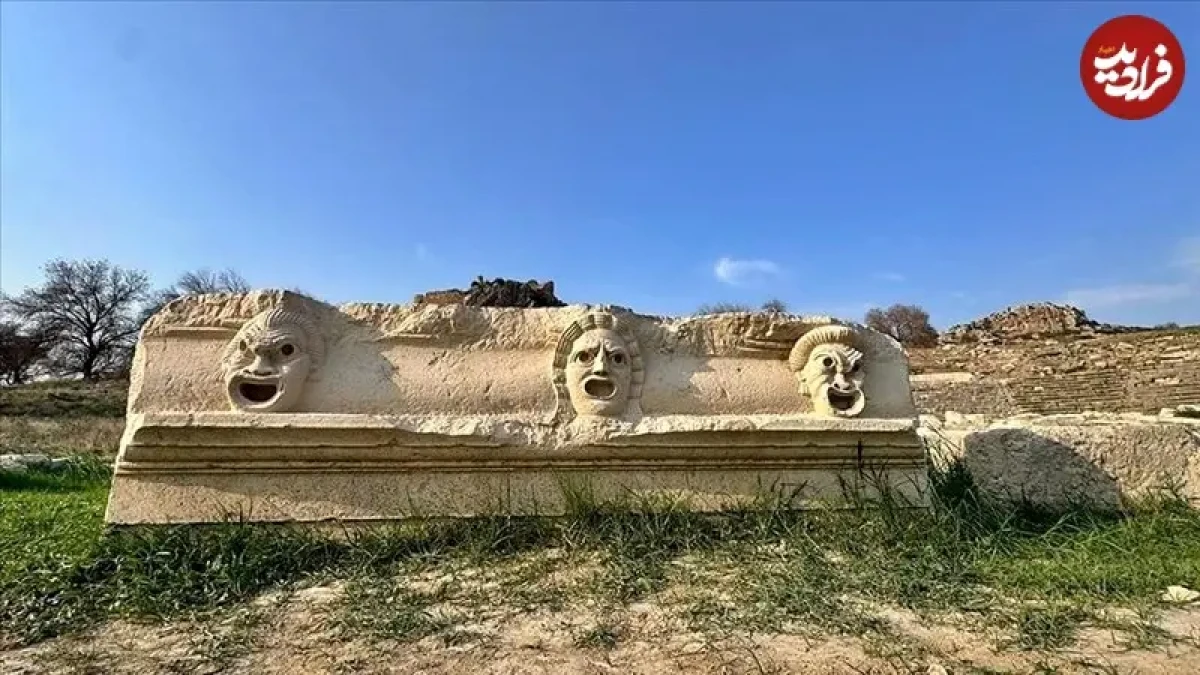 2025-12-10_12-50-01_570294 «چهرههای سنگی» 2 هزارساله در نزدیکی یک «تئاتر باستانی» کشف شدند