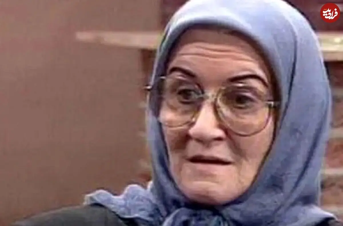 عکس| سفر در زمان؛ «ملکه رنجبر 79 ساله» در مراسم تشییع «کیومرث ملک مطیعی»؛ سال 89