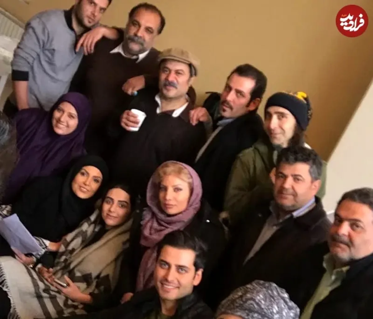 عکس| سفر زمان؛ «آیناز، آفرین و محمدعلی» در پشت‌صحنه سریال «آنام»
