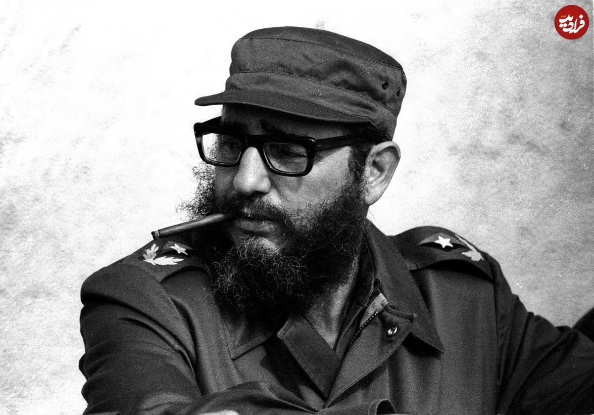 عکس| سفر در زمان؛ «فیدل کاسترو» در کنار دوستانش در 21 سالگی؛ سال 1325