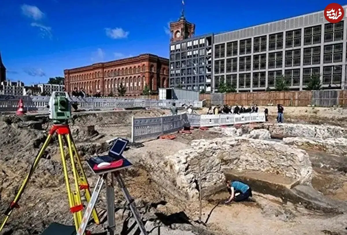 کشف لنگه‌کفش و گنجینۀ کوچک سکه‌های چندصدساله در برلین