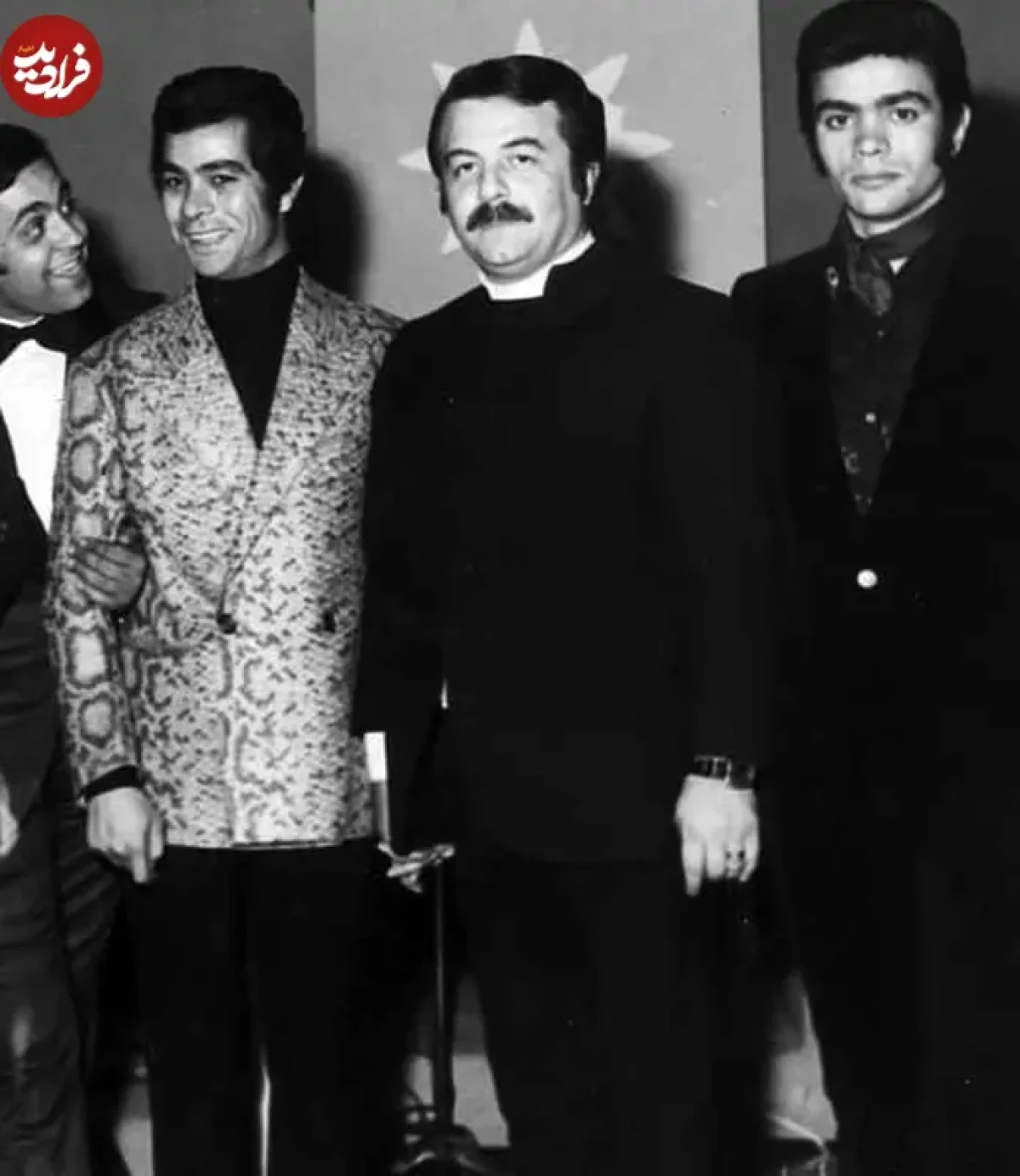 عکس| سفر زمان؛ «منوچهر نوذری» 34 ساله در کنار «بهروز وثوقی» در مراسم اهدای جوایز سینمایی