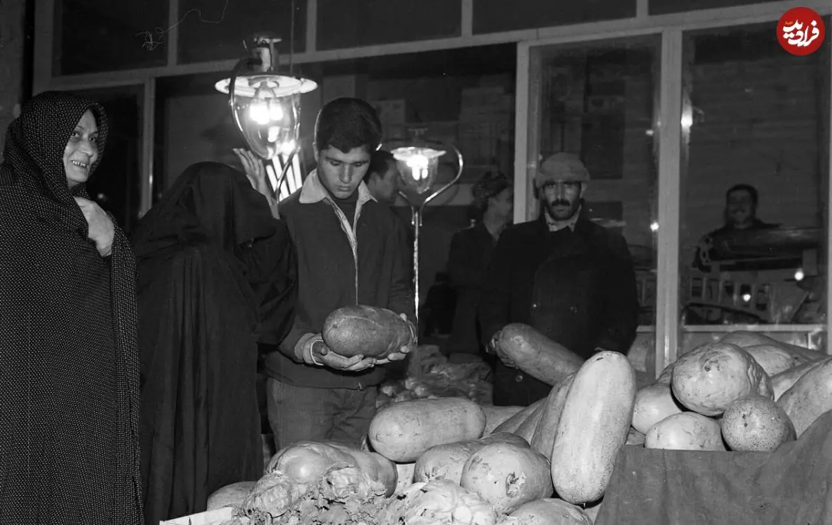 عکس؛ سفر در زمان؛ عکس و گزارش از یلدا و کریسمس در تهران ۵۰ سال پیش!