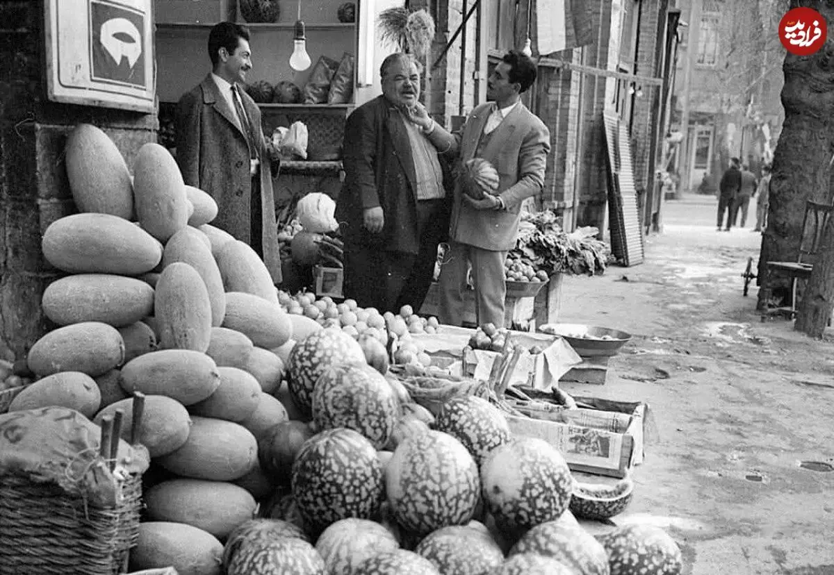 عکس؛ سفر در زمان؛ عکس‌های جالب از بازار شب یلدای ۶۰ سال پیش! ؛ سال ۱۳۴۴