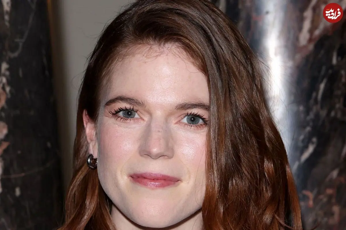 عکس| سفر در زمان؛ «رز لزلی» در افتتاحیه فصل سوم سریال «بازی تاج و تخت» در سیاتل؛ سال 1392