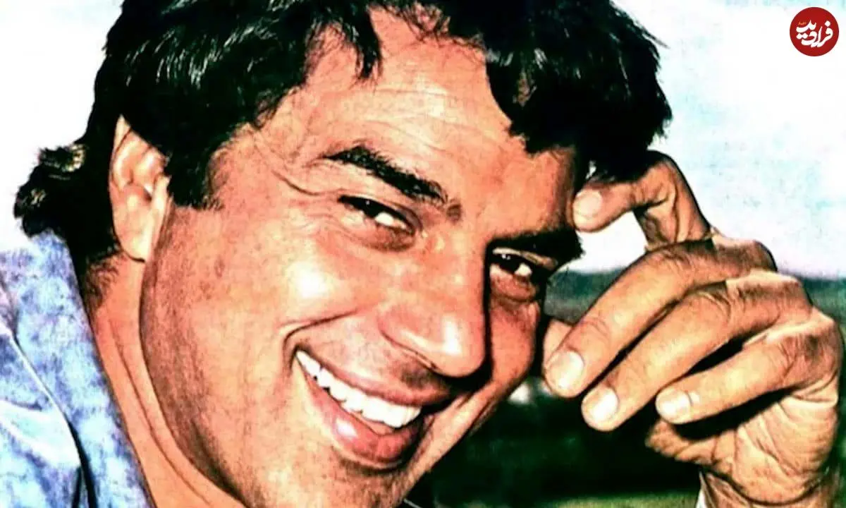 عکس| سفر در زمان؛ «ویرو فیلم شعله» در کنار پسرانش و در کلکته؛ سال 1386