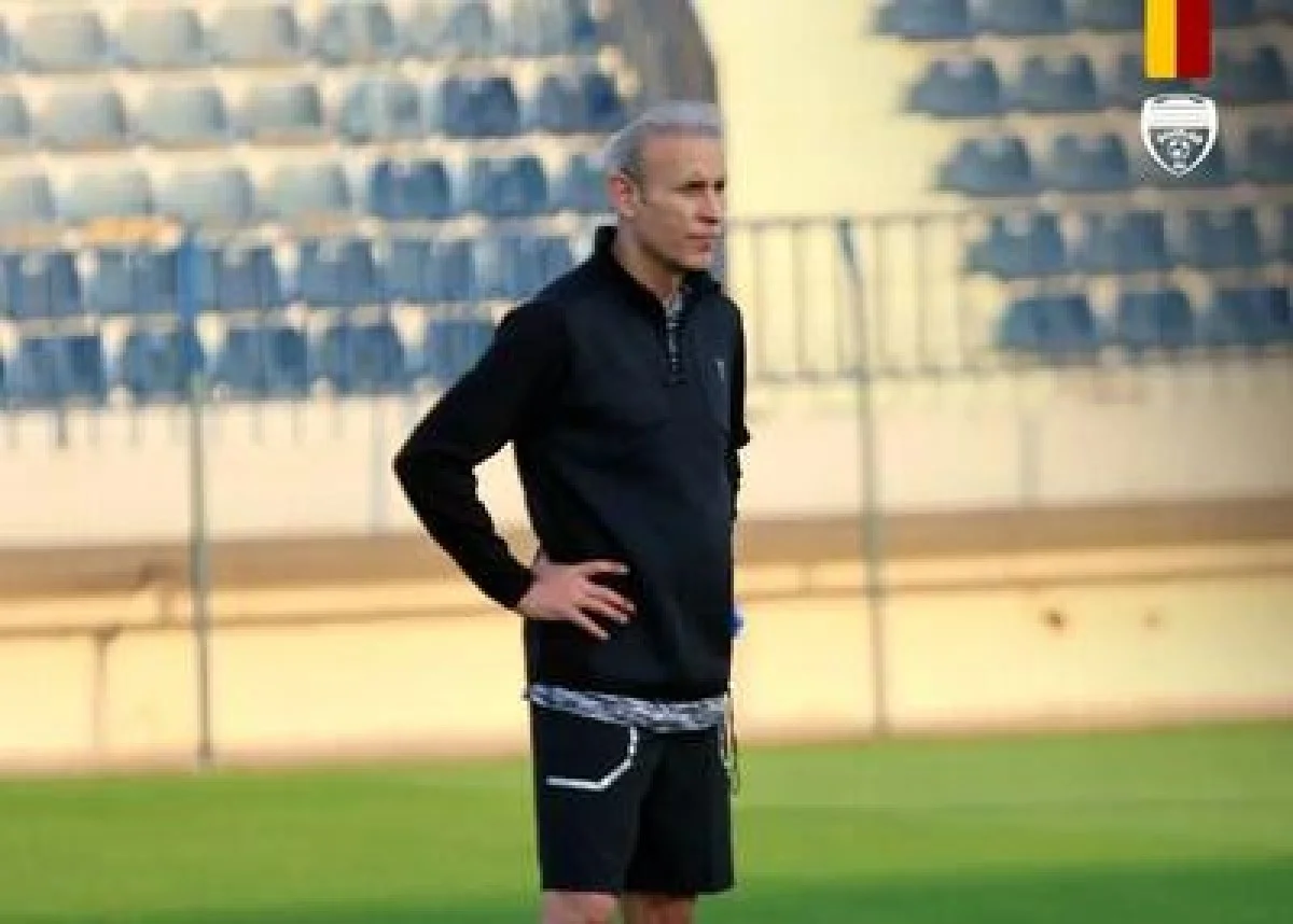 گل‌محمدی به دنبال وینگر و مدافع راست