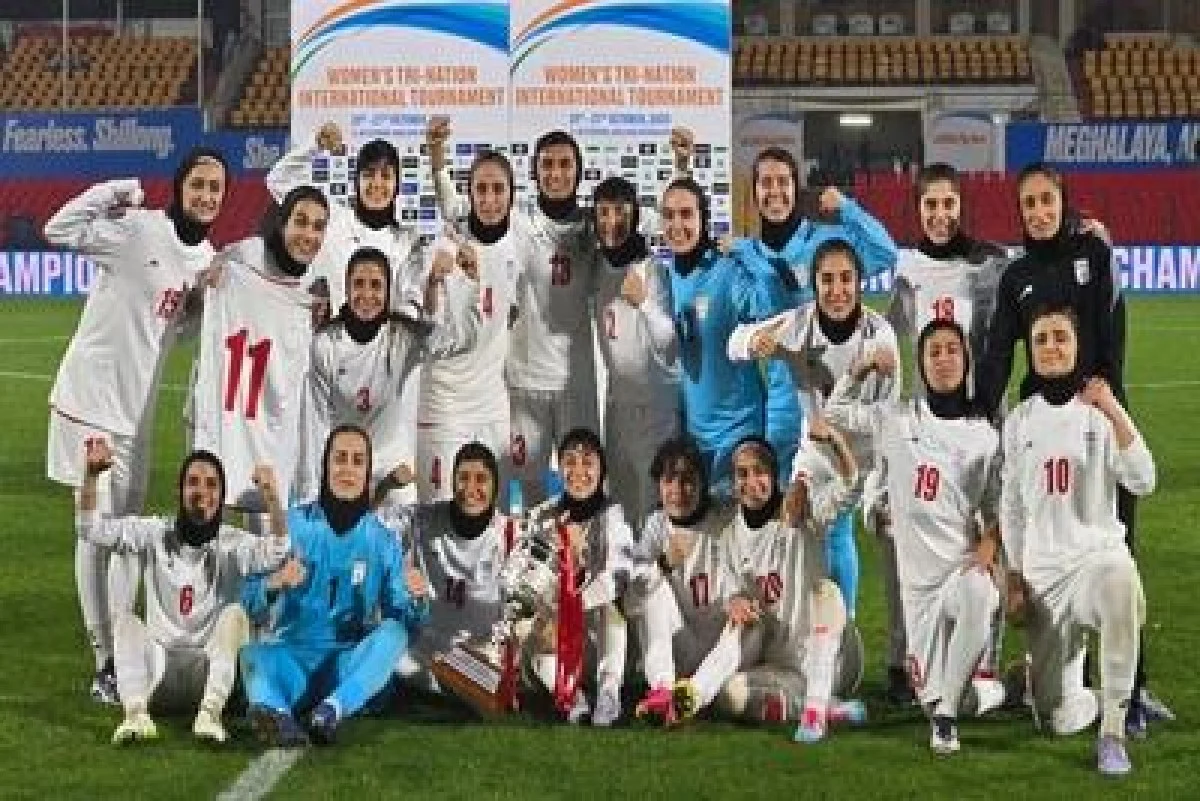 آماده‌سازی تیم ملی فوتبال زنان در سایه فشردگی لیگ و غیبت بازیکنان - پارس فوتبال