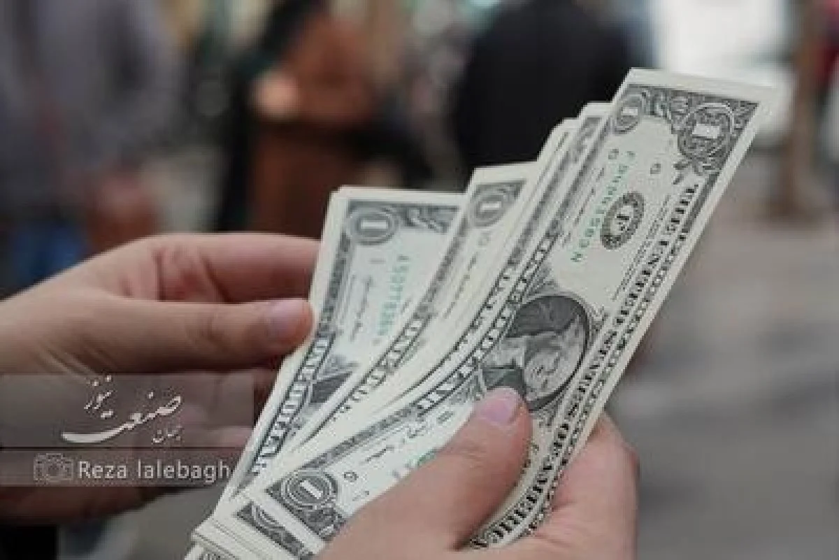 برگشت همتی به بانک مرکزی؛ قیمت دلار وارد فاز تک‌نرخی شد