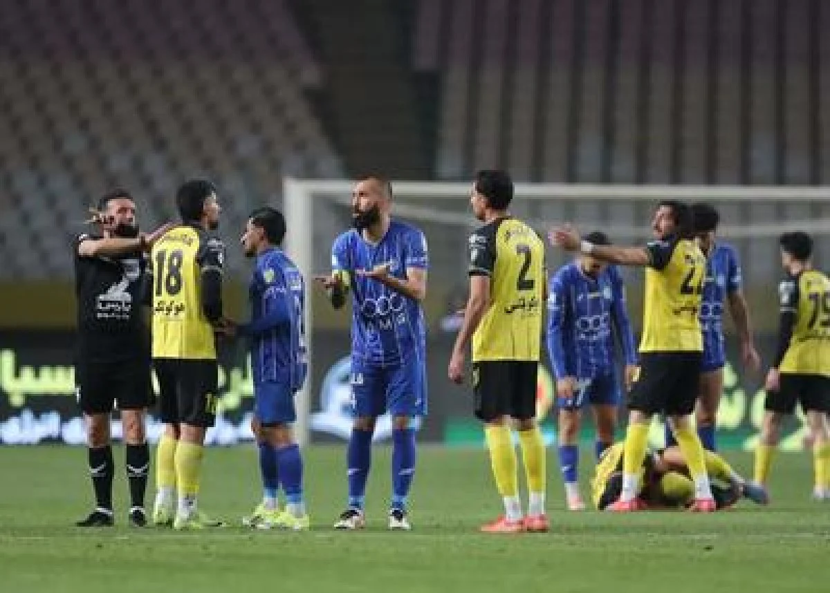 لحظه خوش شانسی استقلال در نقش جهان!