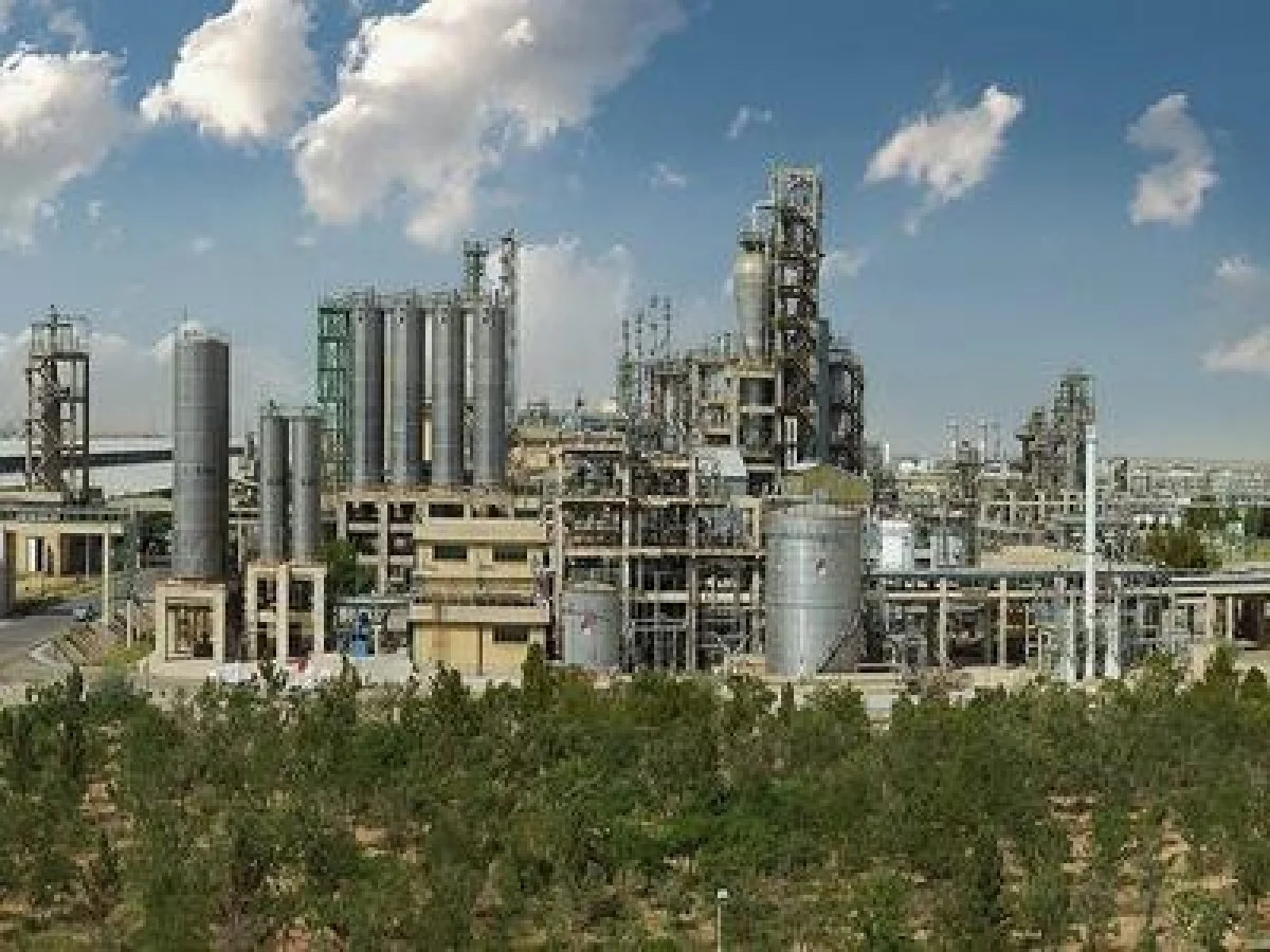 گزارش سازمان بورس از کاهش سودآوری پالایشگاه‌ها در آذر ۱۴۰۴