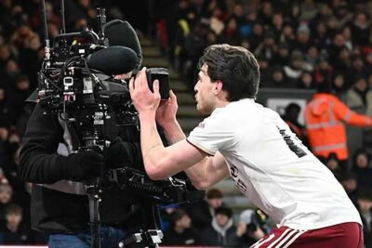 ستاره آرسنال و خالی کردن عصبانیتش بر سر گیلاس‌ها