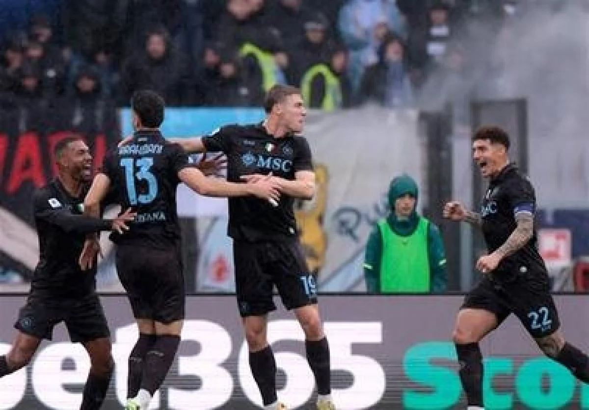 ناپولی با غلبه بر لاتزیو در کورس صدرنشینی ماند - تسنیم