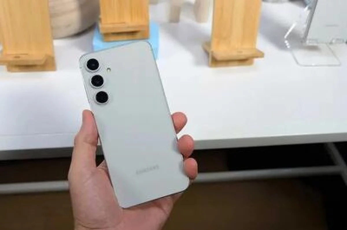 قیمت گوشی سامسونگ، شیائومی و آیفون امروز یکشنبه 14 دی 1404/ قیمت جدید گلکسی S25 FE در بازار