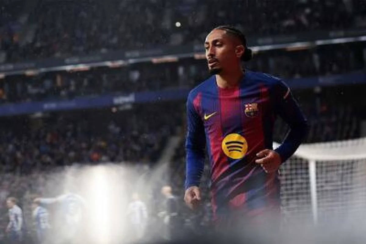 عمل جوانمردانه رافینیا پس از مصدومیت بازیکن اسپانیول / عکس