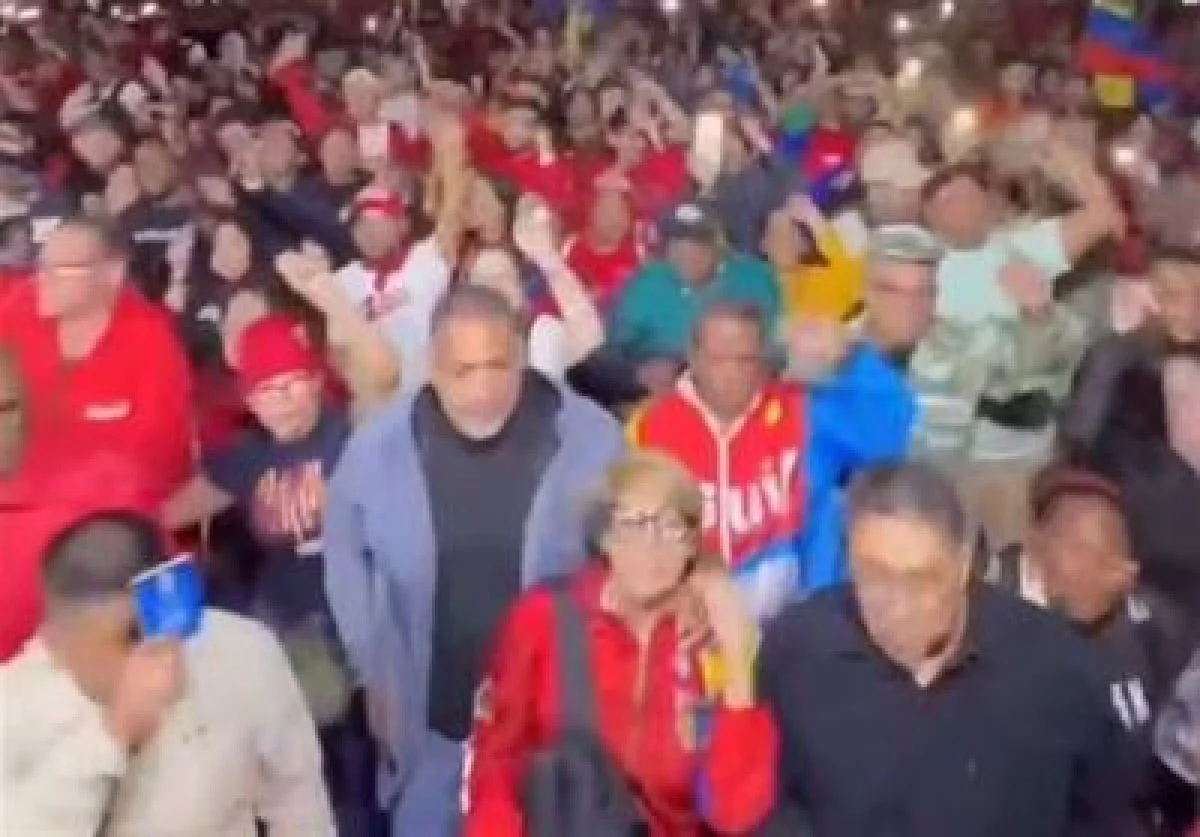 راهپیمایی شبانه ونزوئلایی‌ها و درخواست برای آزادی مادورو - تسنیم