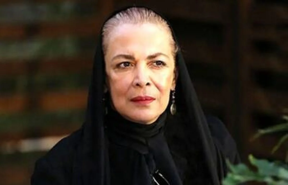 سفر در زمان؛ «بیتا فرهی» 31 ساله در کنار «خسرو شکیبایی» در حرم شاه‌عبدالعظیم؛ سال 68