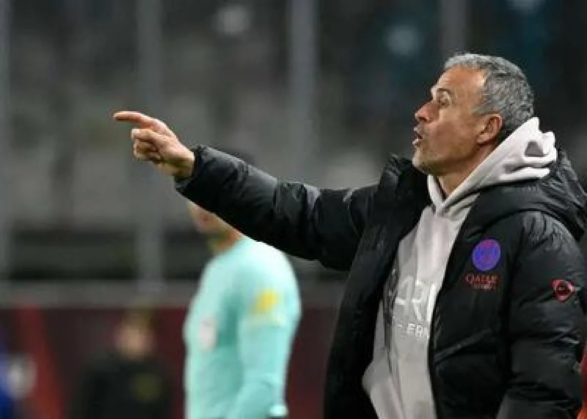 خشم انریکه: به ما فحش می‌دهند، ما را اذیت می‌‌کنید!