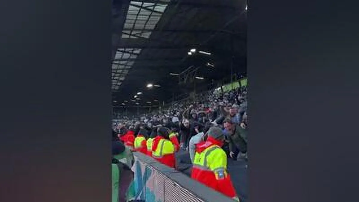 ویدیو| هواداران زیر دست و پا ماندند/ شادی باورنکردنی بعد از گلزنی به یونایتد!