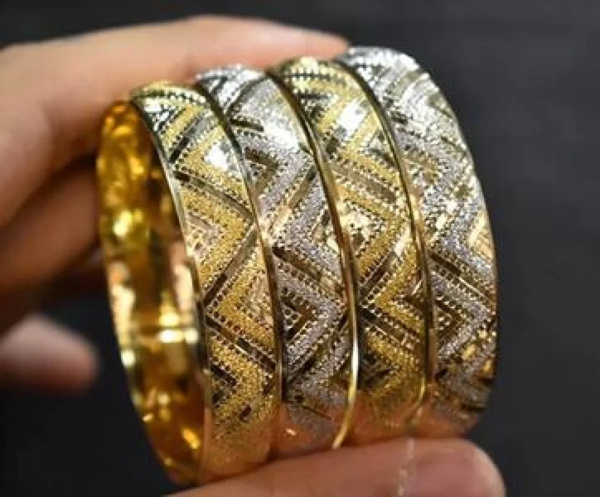 طلا ۱۵ میلیون را رد کرد + جدول قیمت لحظه‌ای طلا ۱۵ دی ۱۴۰۴