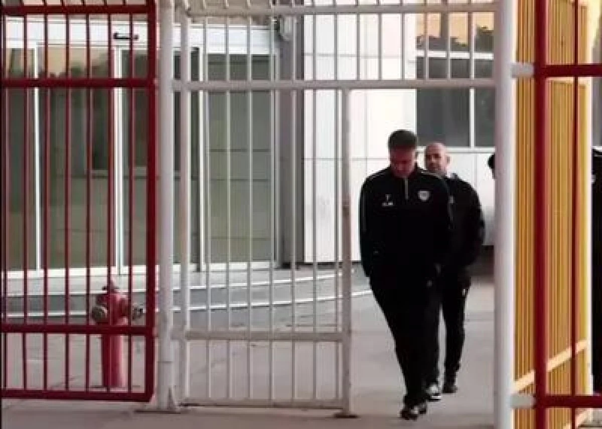 فولاد پشت درهای بسته برابر شمس‌آذر