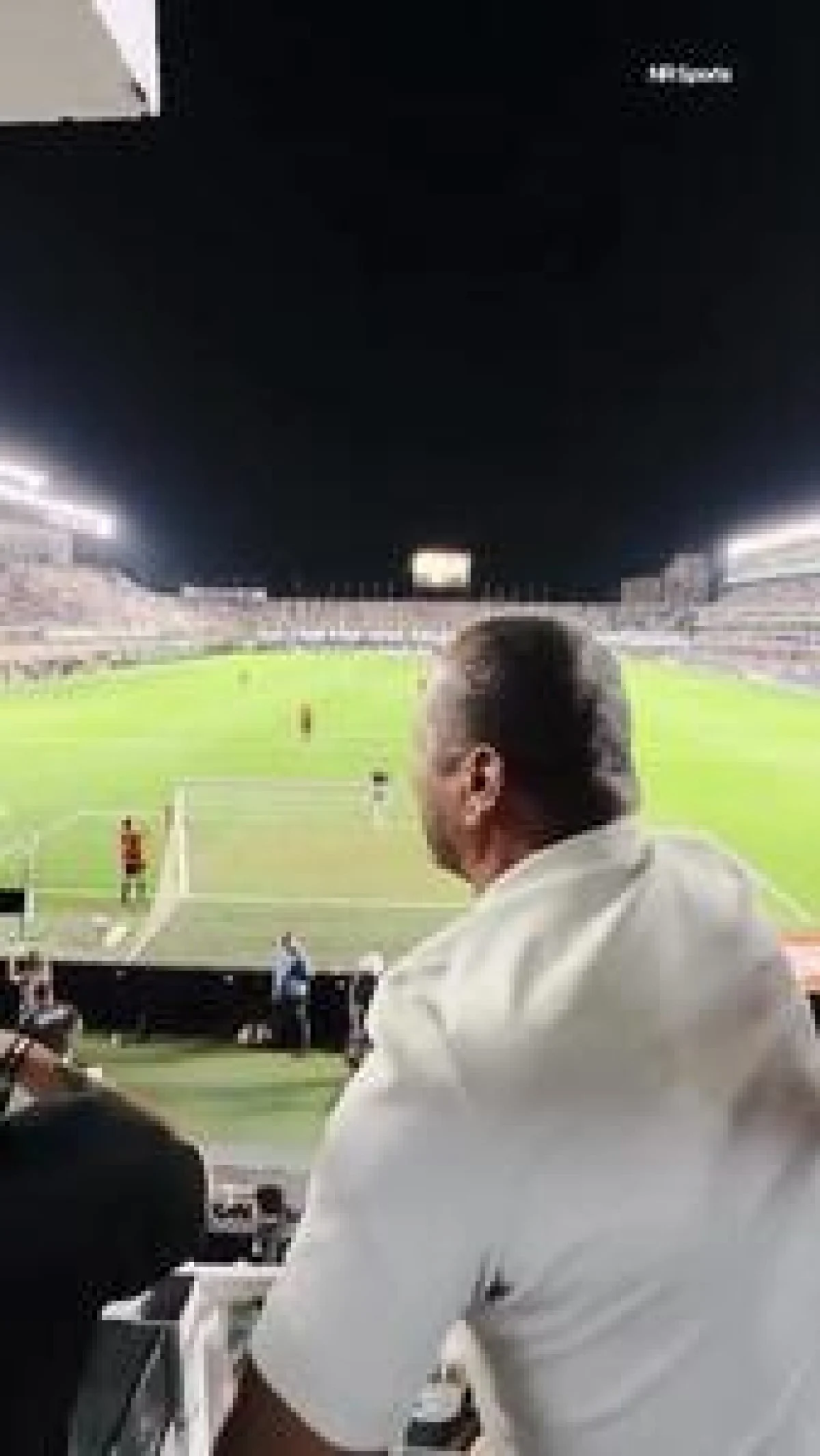 ویدئو: اشک شوق پدر برای بازگشت پادشاه سانتوس - پارس فوتبال