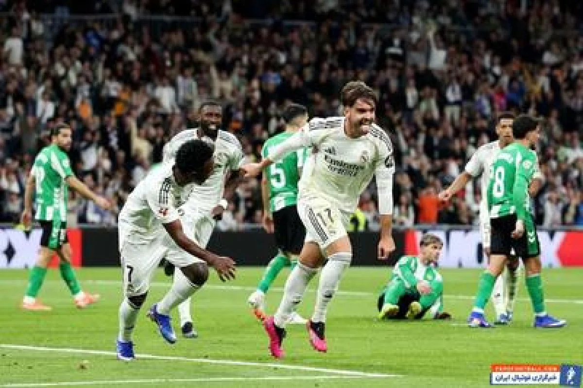 رائول آسنسیو و تقدیم گلش به الیاس، کودک اهل جزایر قناری مبتلا به سرطان