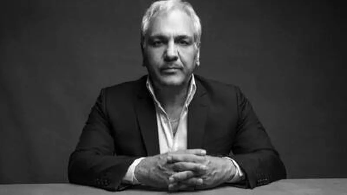 فیلم/ سبک زندگی متفاوت مهران مدیری: شاعر، عاشق ادبیات و حافظ تمامی هملت!