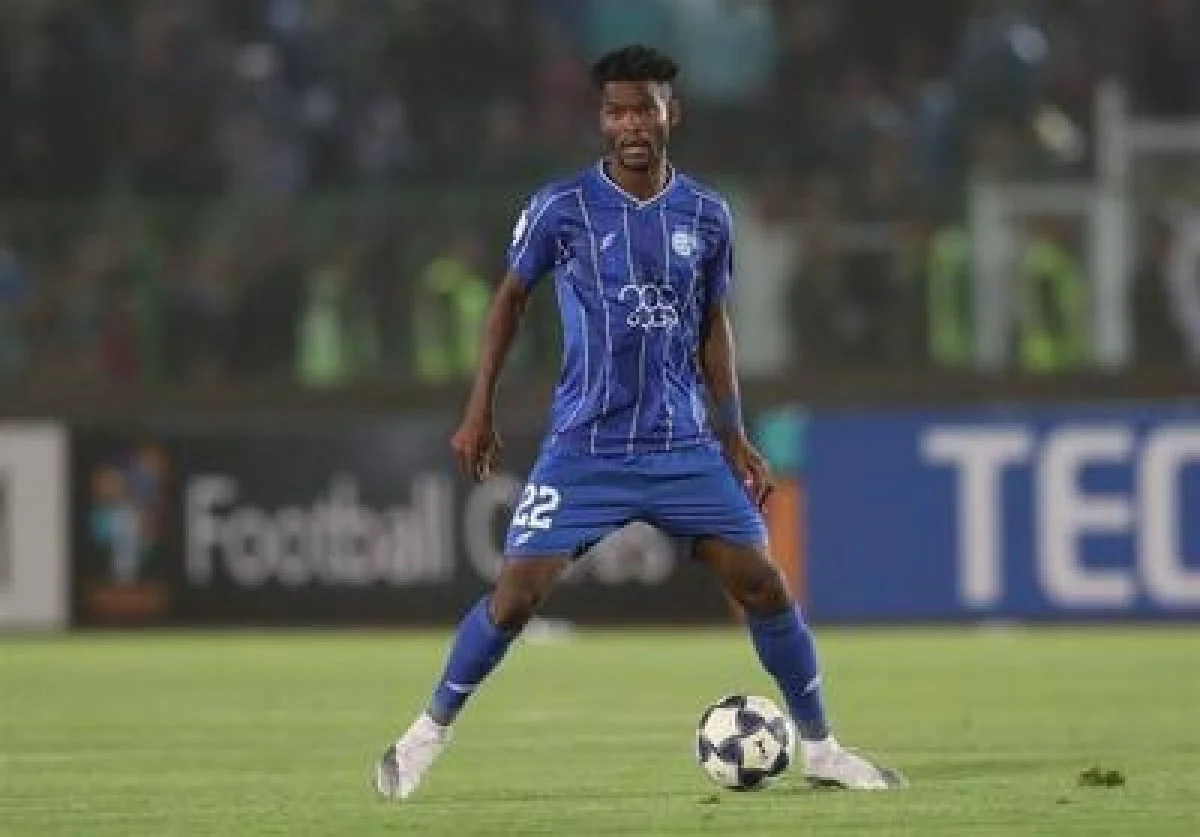 تمدید قرارداد هافبک استقلال غیرقانونی است؟