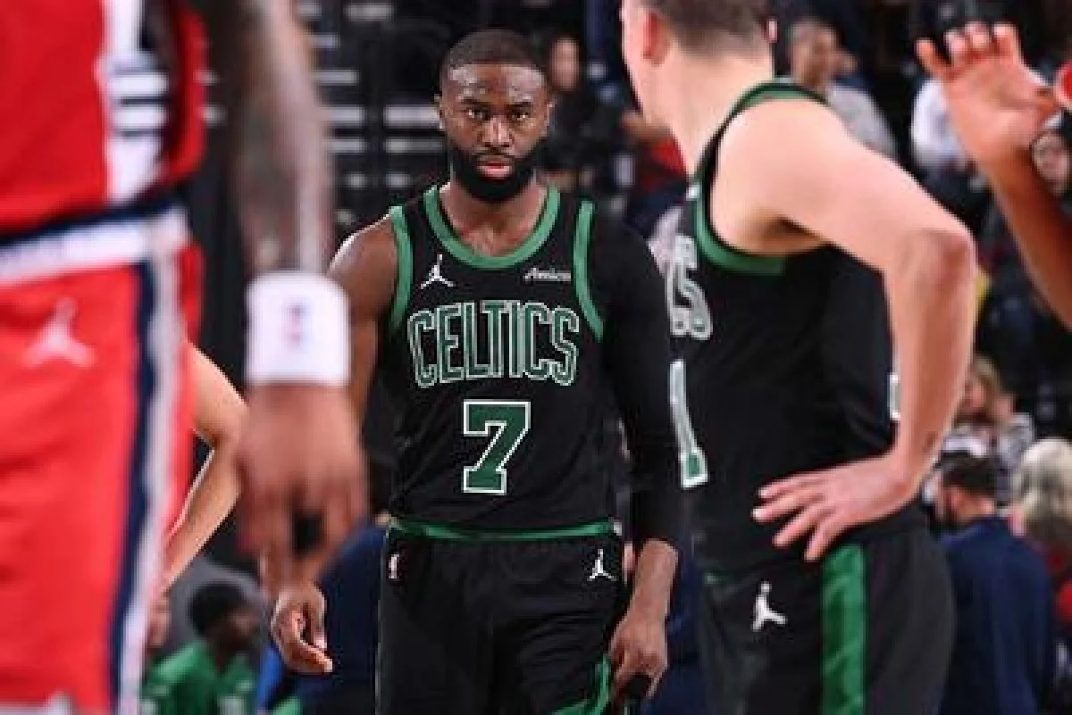 بسکتبال NBA | چپ‌دستِ سلتیکس، کلیپرز را چپ‌وراست کرد