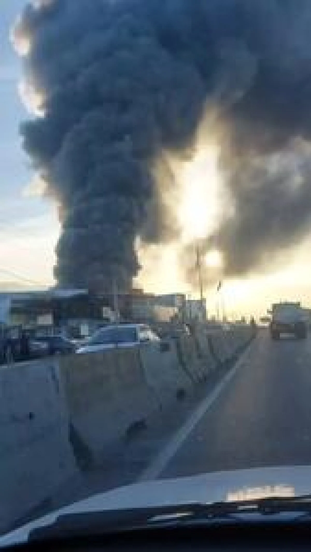 ببینید/ تصاویر جدیدی از آتش‌سوزی این کارخانه در آمل