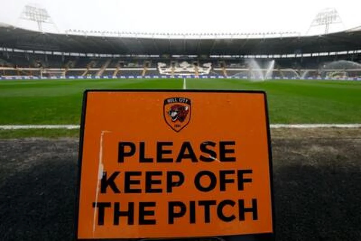 لغو شدن یک مسابقه در انگلیس به علت سرمای هوا و اعتراض باشگاه‌ها