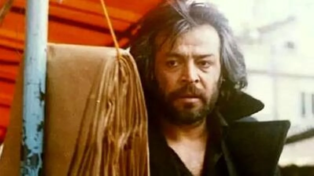 عکس/ سفر به ایام قدیم/ «محمدرضا گلزار» 23 ساله در پشت صحنۀ اولین فیلمش در کنار «ایرج قادری»