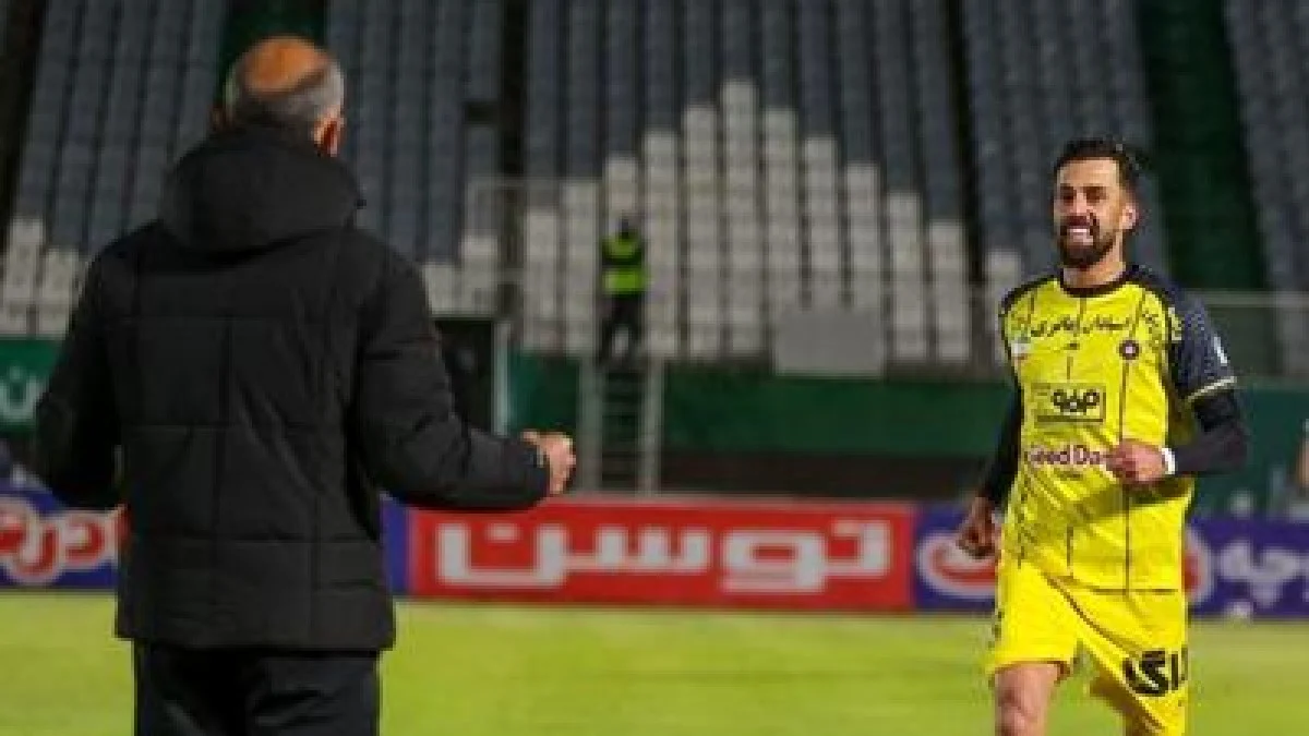 تمجید محرم نویدکیا سرمربی سپاهان از آرش رضاوند