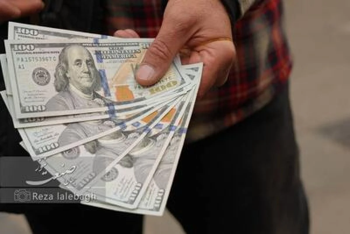 قیمت دلار در معاملات روز دوشنبه با رشد نزدیک به ۵ هزار تومان بسته شد