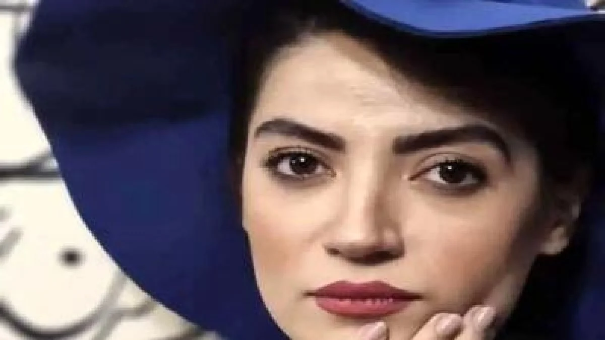 یلدا عباسی، بازیگر سریال های مهران مدیری فراتر از قاب تلویزیون / استایل مدرن و حال و هوای نوستالژیک در زمستان شیراز