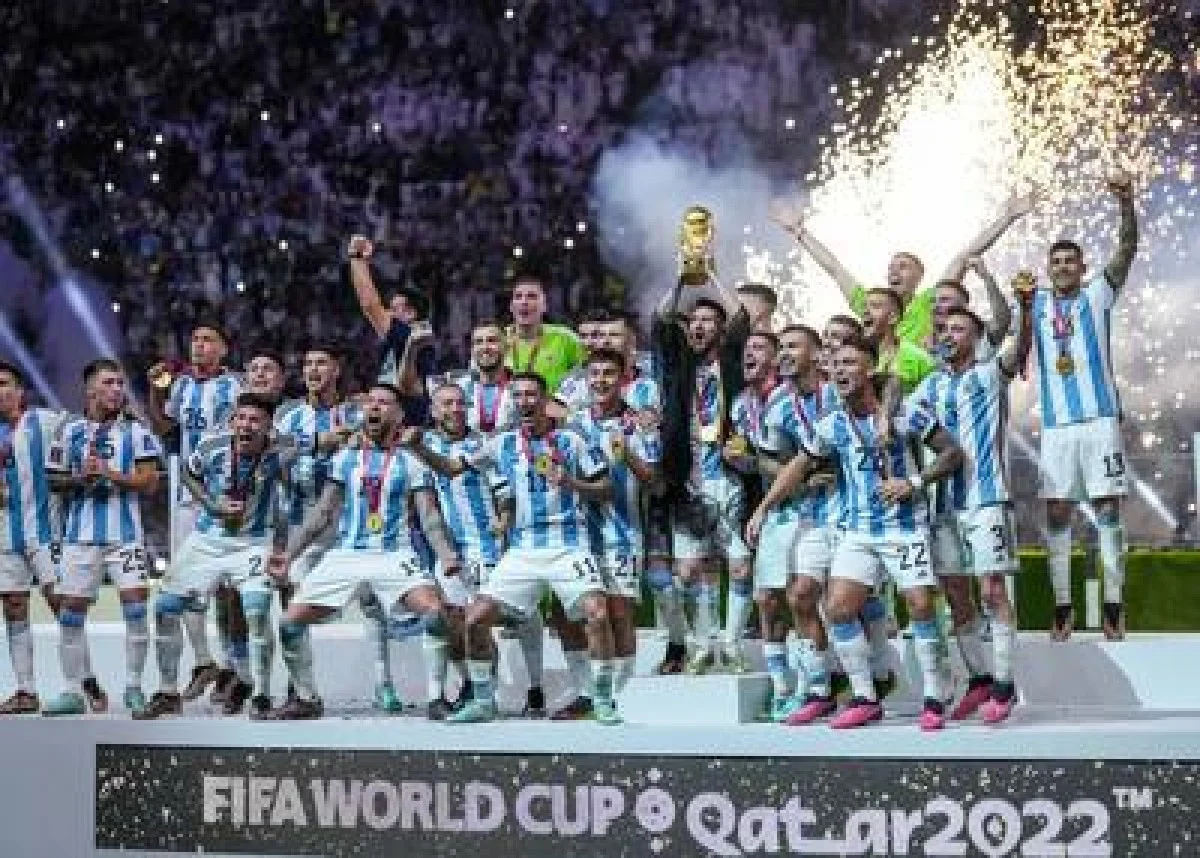 سال جام جهانی: دنیا با فوتبال نفس می‌کشد